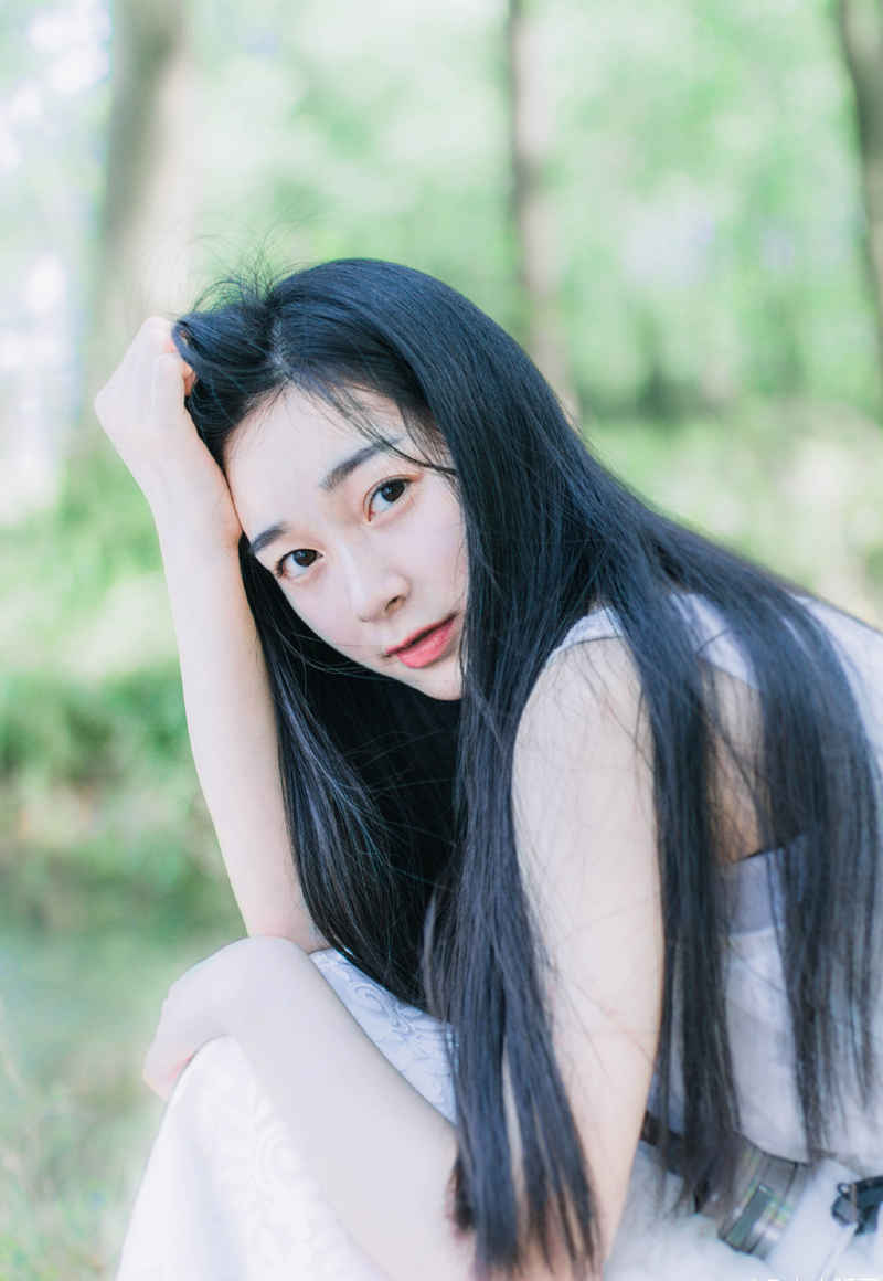 没人知道，这些年，孙权一直在暗中对付周瑜，在他的饭菜中下一些慢性毒药，就算这次周瑜不去进攻荆州，他也命不久矣，或许周瑜知道，但那又如何，现在周瑜死了，而且没人再会怀疑这些事情，因为周瑜成功的将他的死推给了荆州。